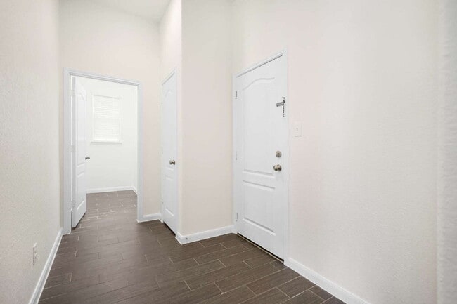 Building Photo - "Charming 3-Bedroom Oasis with 2 Baths in ...