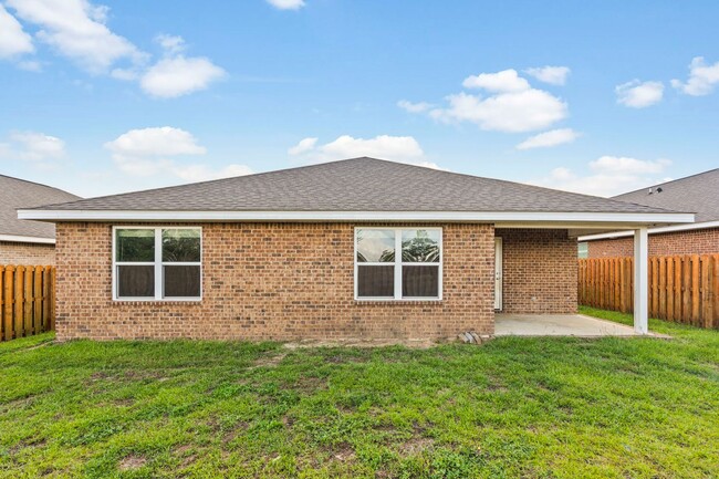 Building Photo - Redstone Commons 4bed/2bath Available Now!