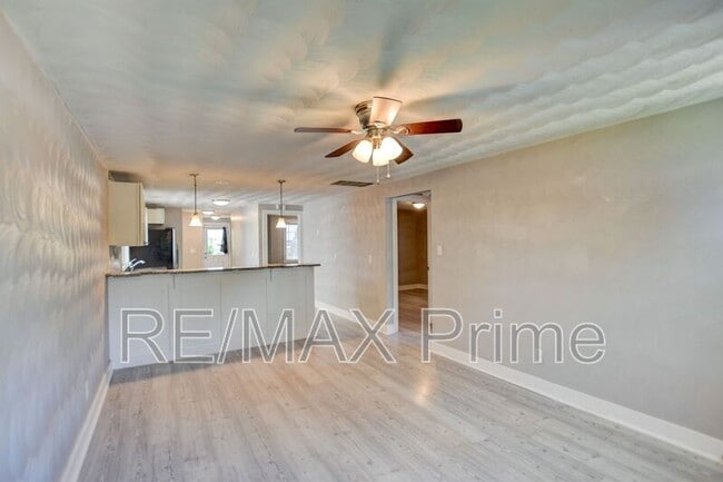 Building Photo - 7304 Major Ave