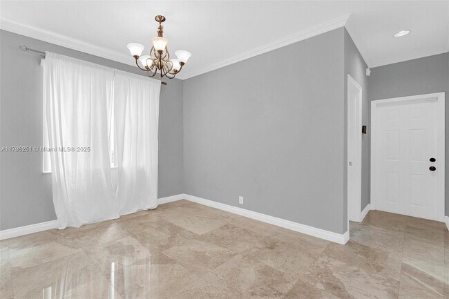 Building Photo - 1518 Maple Dr