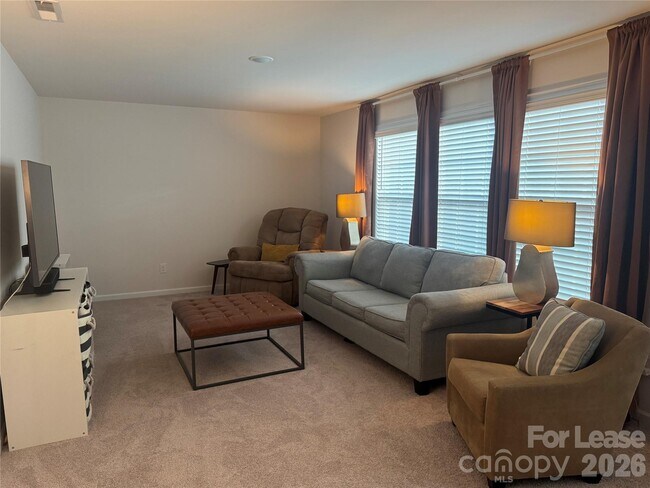 Building Photo - 1058 Thoroughbred Dr.