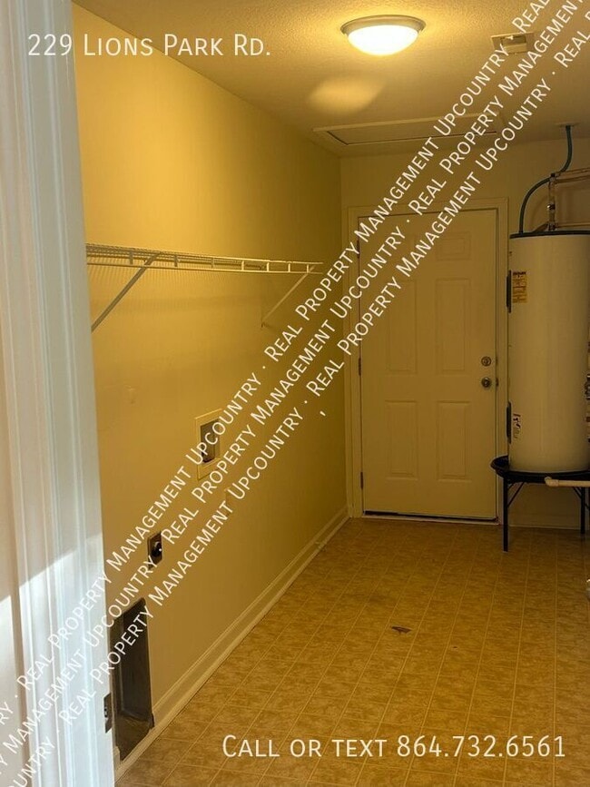 Building Photo - 229 Lions Park Rd