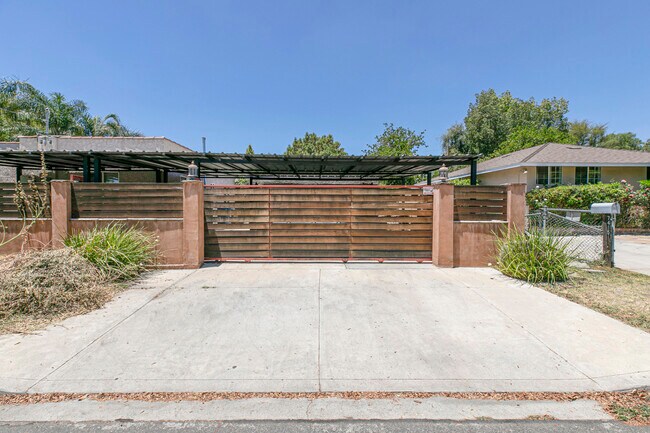 Building Photo - 18605 Valerio St