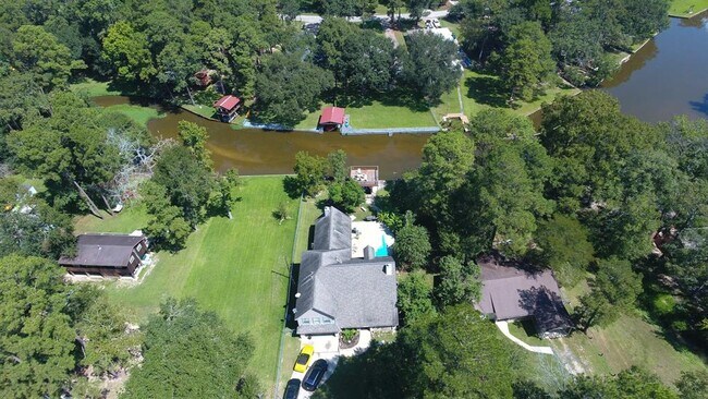 Building Photo - 13392 Southshore Dr