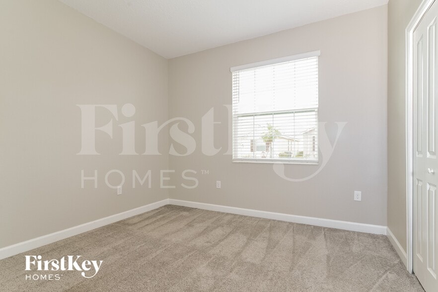 Building Photo - 1320 Oak Crest St