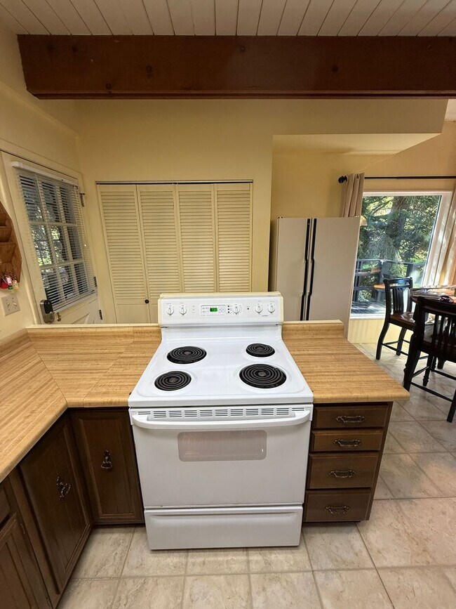 Building Photo - Cozy Huge 1 Bed with Loft and 2.5 Bath - H...