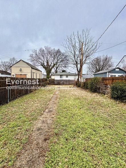 Building Photo - 1304 Oakwood Ave