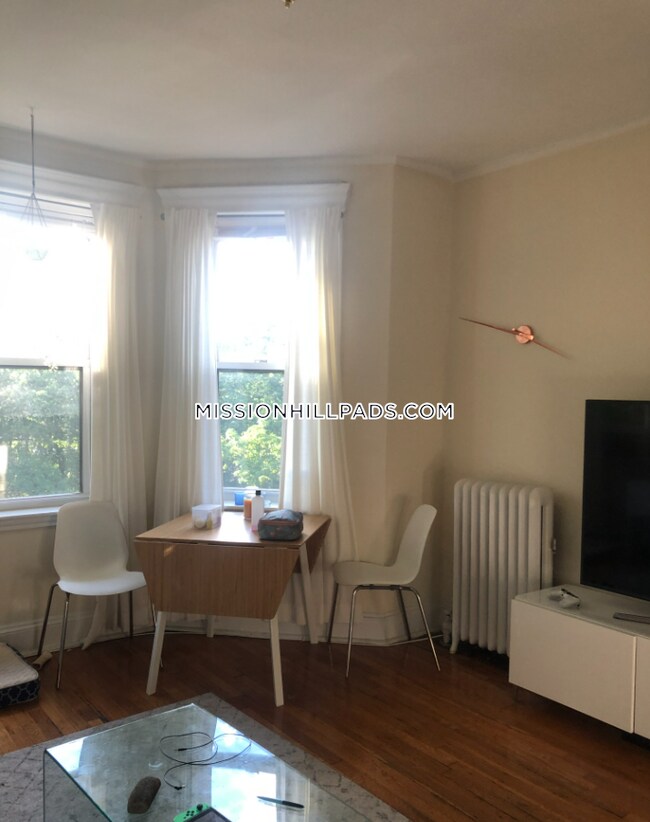 Building Photo - 360 Riverway