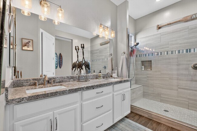 Building Photo - Walden Farms home with a great relaxing backyard!