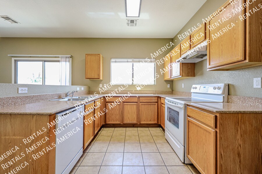 Building Photo - 1356 E Clifton Ave
