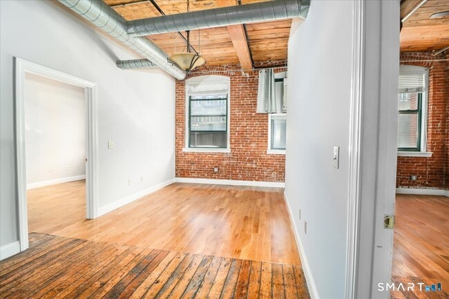 Building Photo - 145 Canal St E