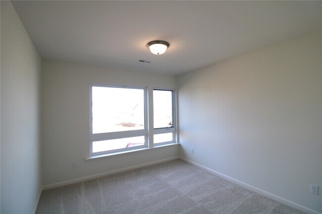 Building Photo - 37 Wingtip Ct