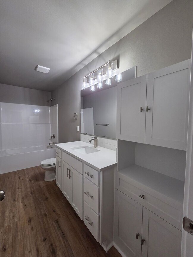 Building Photo - Brand New Large 2 bedroom 2.5 Bathrooms in Centralia