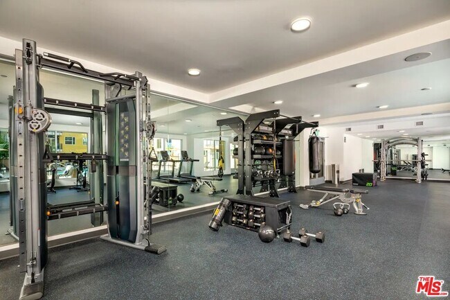 Building Photo - 10568 Gateway Prom