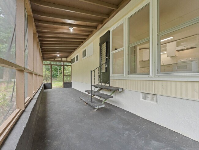 Building Photo - For Rent | Charming 2-Bedroom Home with Bonus Room & Screened-In Porch in Berlin