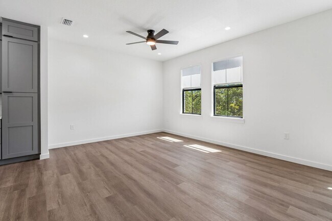 Building Photo - New Construction Townhome For Lease downtown Tampa, Ybor City, Gas Worx