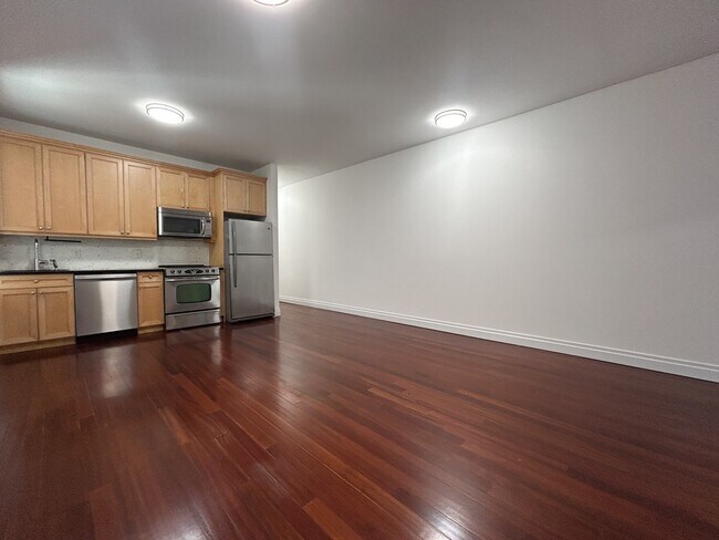 Building Photo - 609 W 137th St