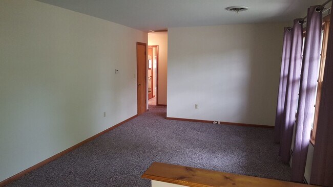 Building Photo - Updated 2 bd, 1.5 ba house, Parkade Sub., hardwoods, 5 min. from 70, fenced, avail now