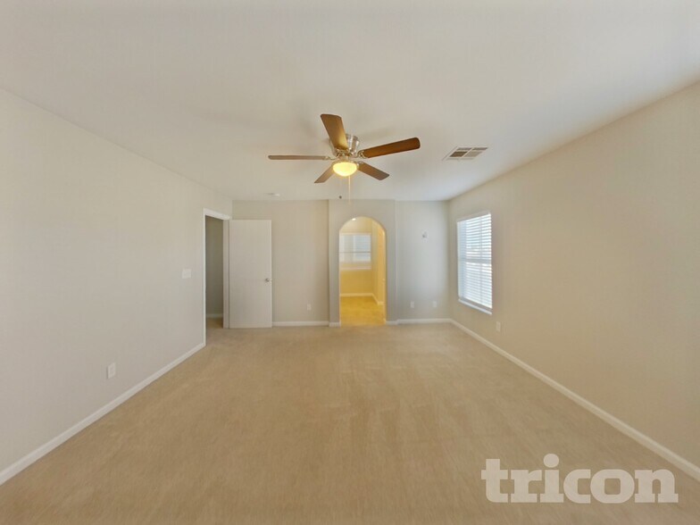 Building Photo - 4598 Hearts Desire Ave