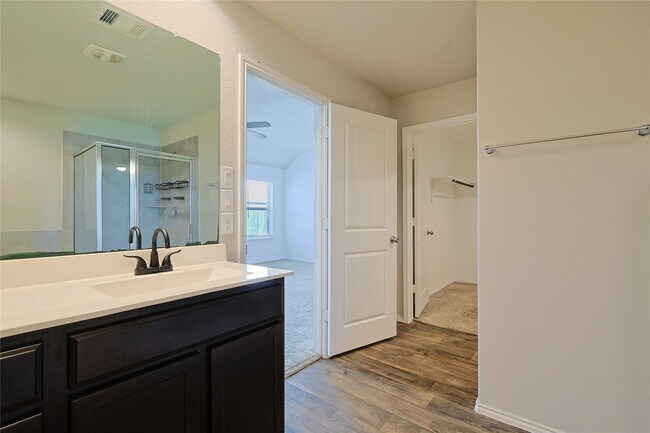 Building Photo - 707 Acacia Park Ln