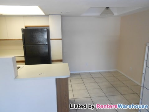 Building Photo - 1840 E Morten Ave