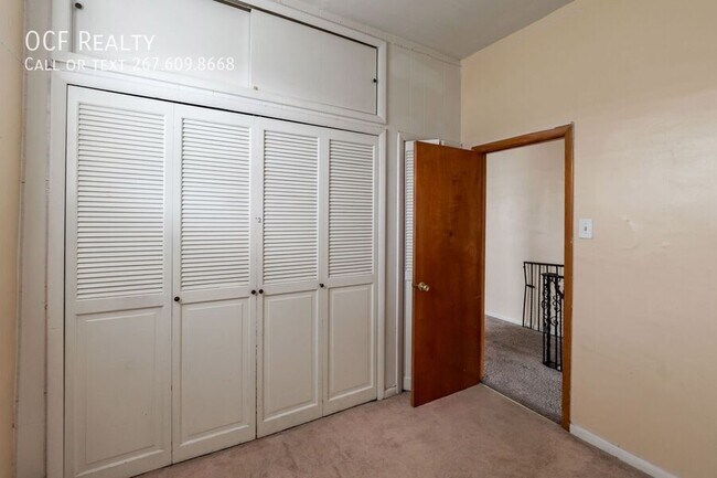 Building Photo - 1325 W Porter St