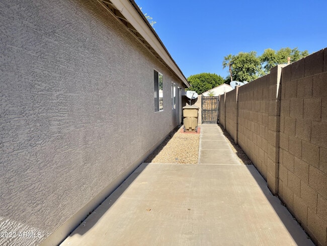 Building Photo - 8143 W Mary Ann Dr