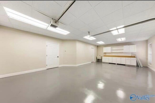 Building Photo - 104 Elm Cove