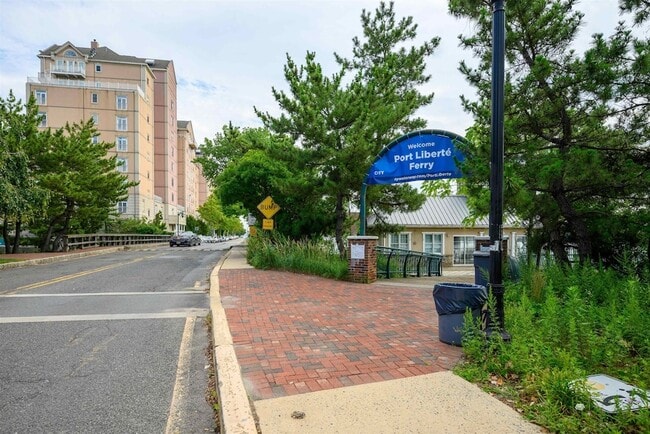 Building Photo - 207 Shearwater Ct W