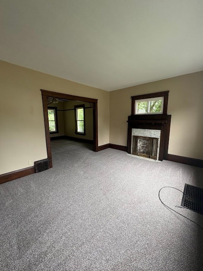 Building Photo - 3 Bedroom 1 Bathroom Home Ready to Rent!