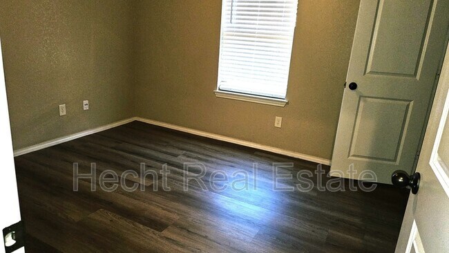 Building Photo - 262 Rosalie Dr