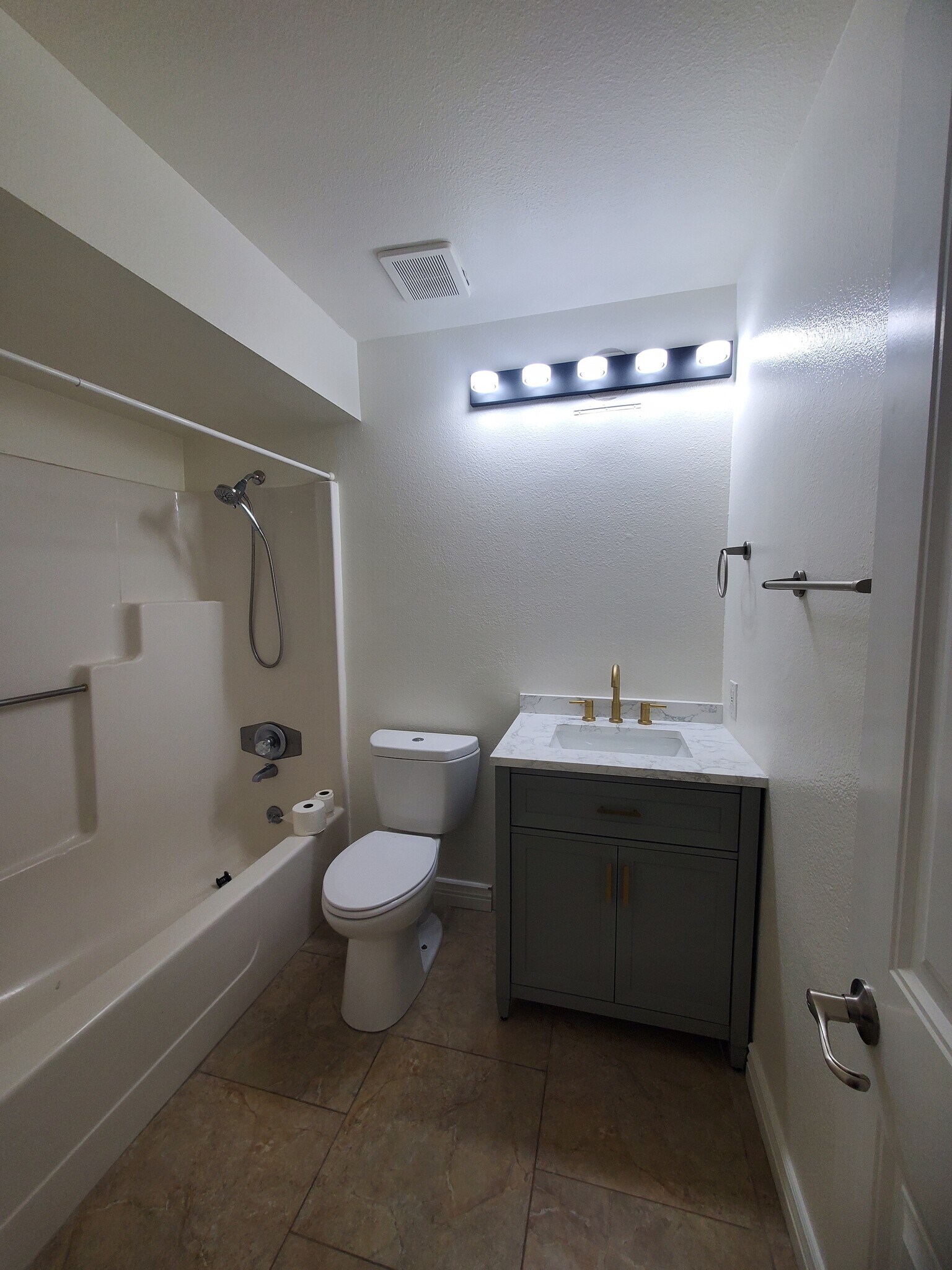 Building Photo - 2725 S Azalea Dr