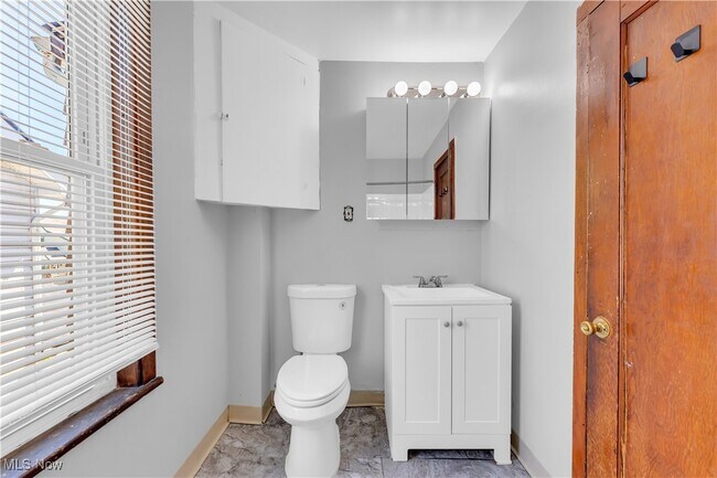 Building Photo - 3882 W 31st St