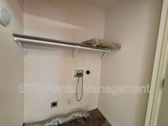 Building Photo - 75 E 800 S