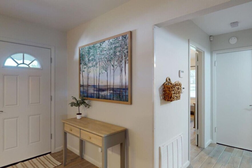 Building Photo - 118 Miller St