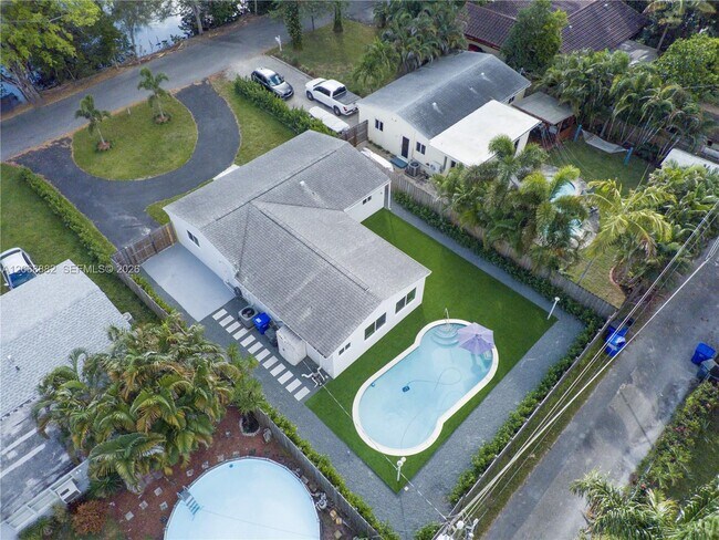 Building Photo - 1116 N 31st Ave