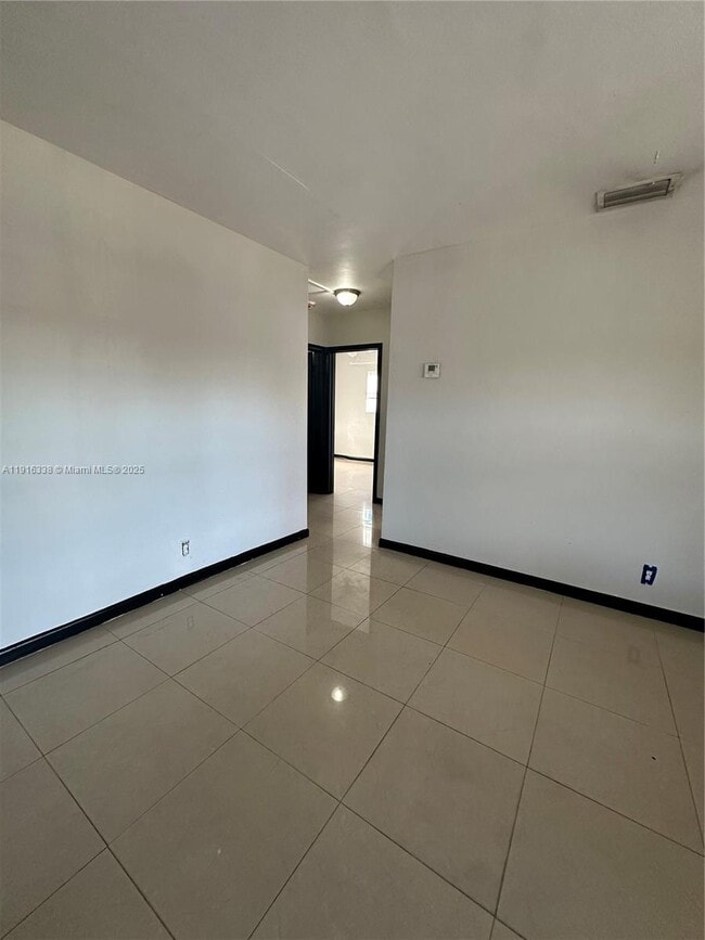 Building Photo - 2421 N 57th Terrace