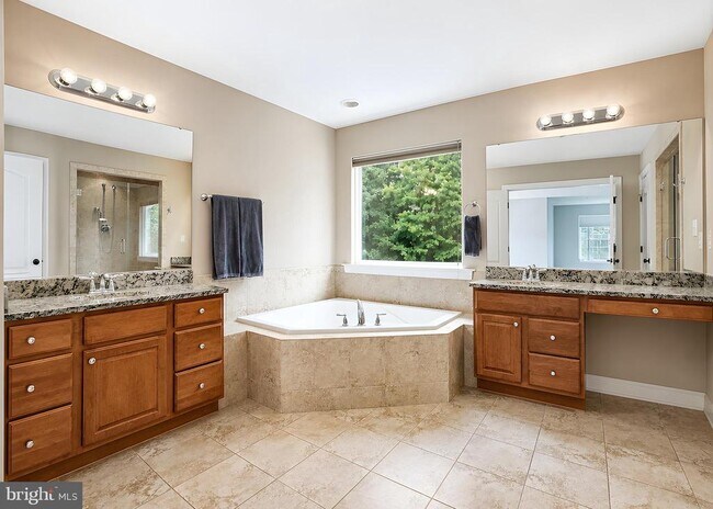 Building Photo - 23017 Holloway Ct