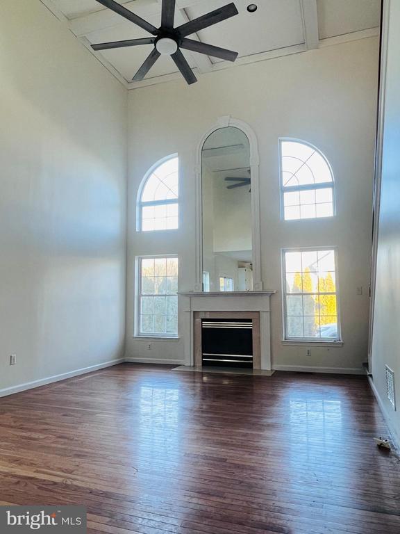 Building Photo - 102 Sweethollow Dr