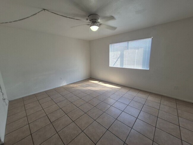Building Photo - 2640 S Virginia Dr