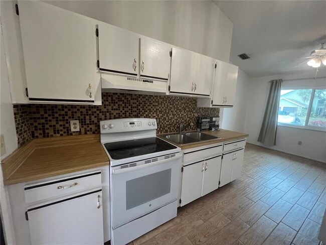 Building Photo - 3703 Suburban Ln