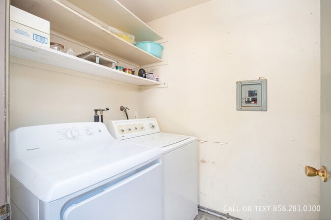 Building Photo - 3911 Camino Lindo