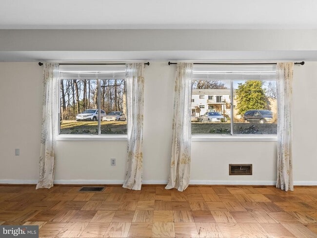 Building Photo - 10613 Montrose Ave