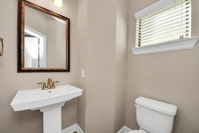 Building Photo - 2707 King's Retreat Cir