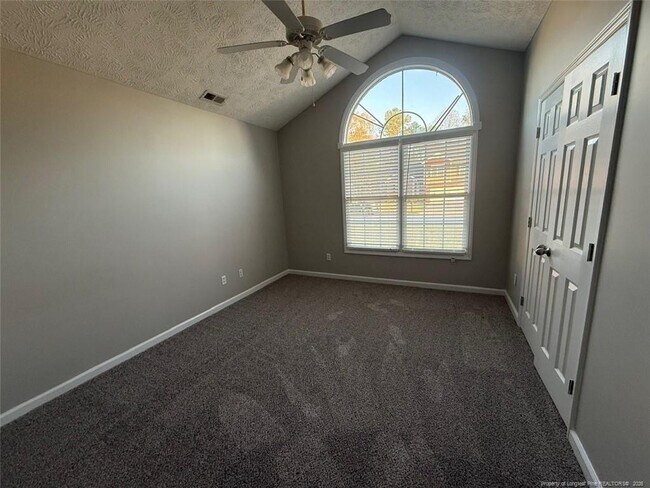 Building Photo - 8420 Deertrot Dr