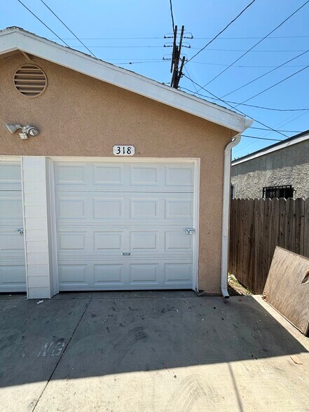 Building Photo - 318 E 105th St