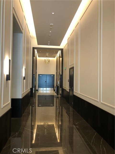 Building Photo - 400 S Broadway