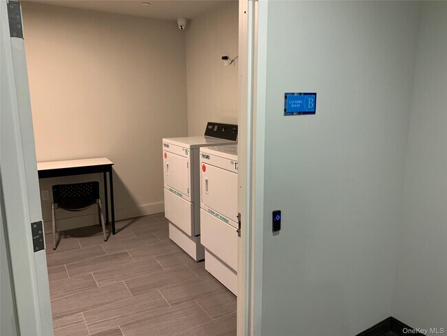 Building Photo - 70 Ashburton Ave