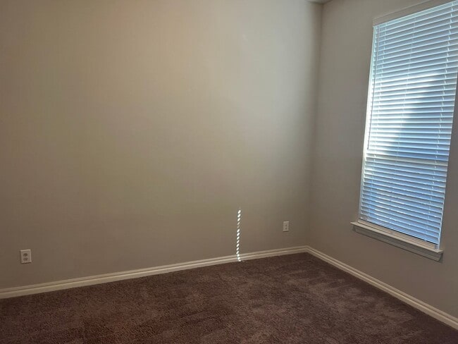Building Photo - 4  bed 2 bath 2 car in Mustang Schools