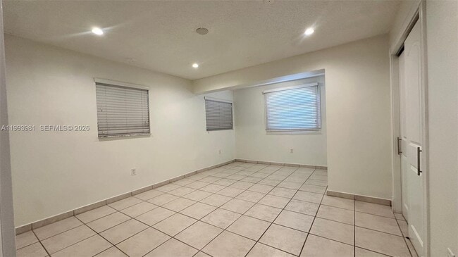 Building Photo - 2290 E 6th Ave